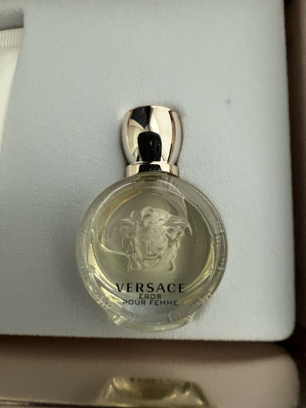 Versace Eros Pour Femme 3-Piece
Miniature Gift Set - Picture 4 of 4